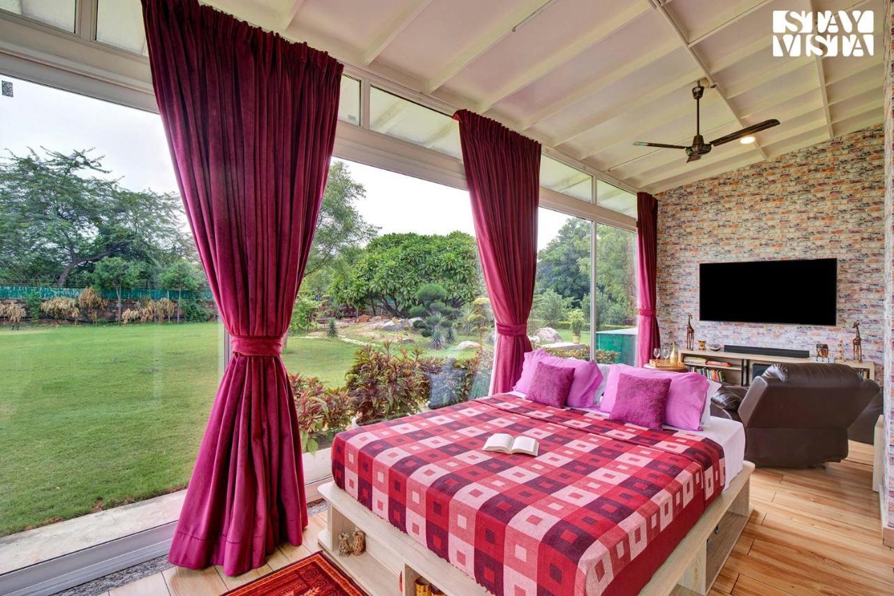 Stayvista At Idyllic Farmhouse - A Glasshouse With Outdoor Pool Gurgáon Kültér fotó