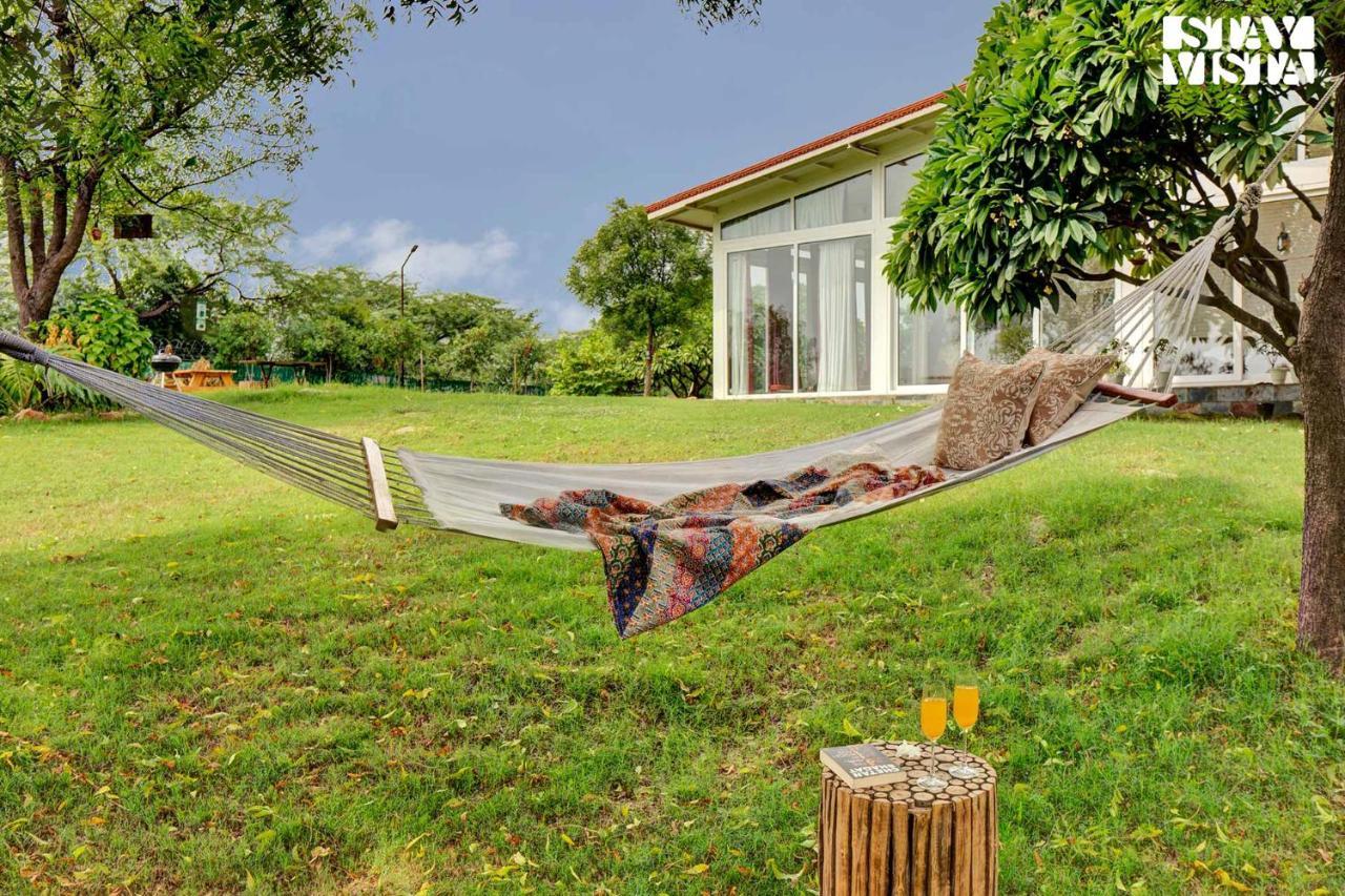 Stayvista At Idyllic Farmhouse - A Glasshouse With Outdoor Pool Gurgáon Kültér fotó