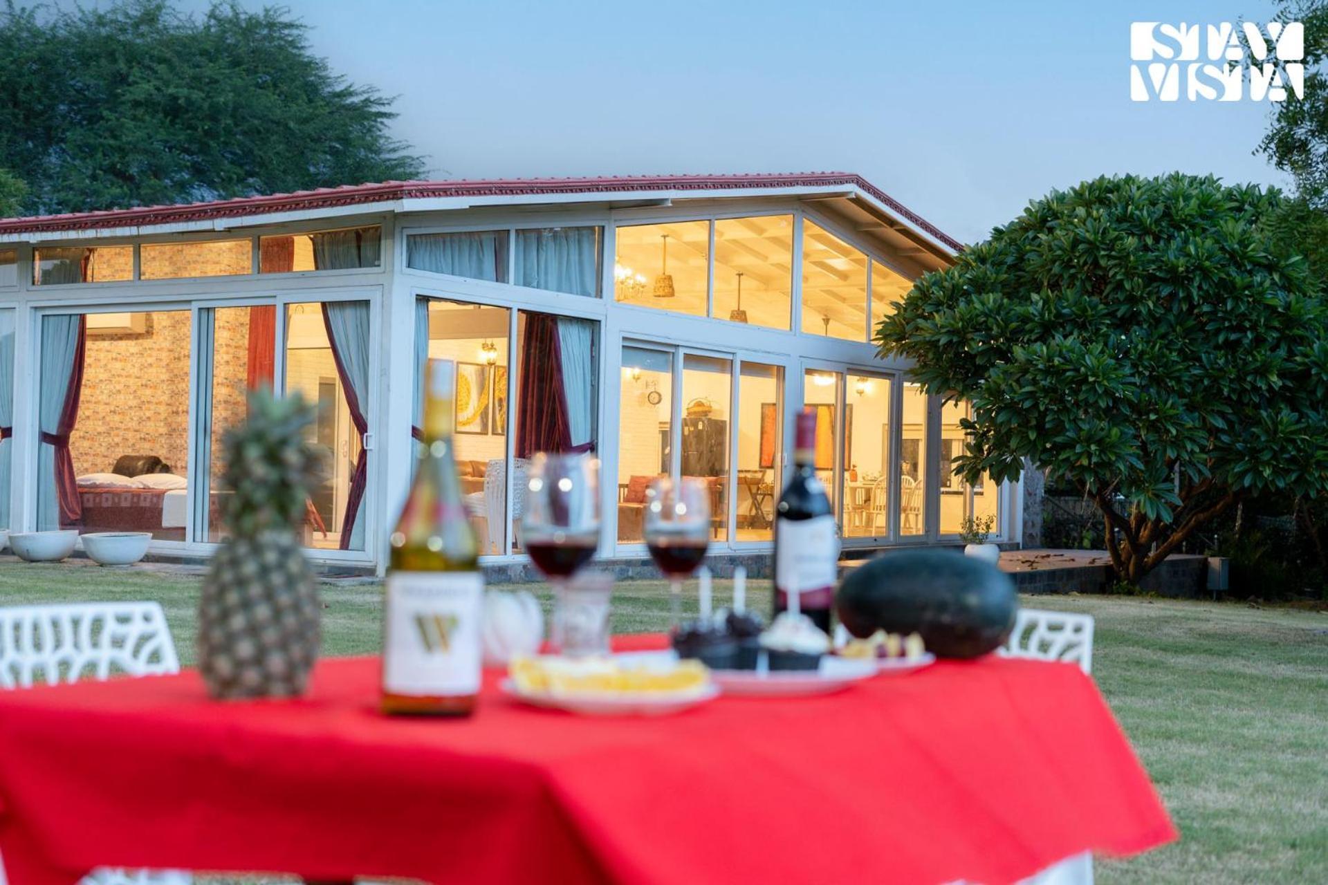Stayvista At Idyllic Farmhouse - A Glasshouse With Outdoor Pool Gurgáon Kültér fotó