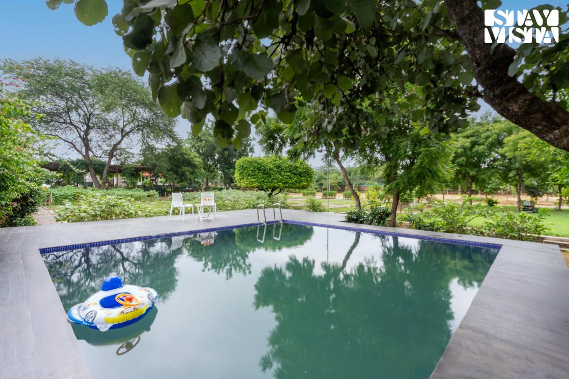 Stayvista At Idyllic Farmhouse - A Glasshouse With Outdoor Pool Gurgáon Kültér fotó